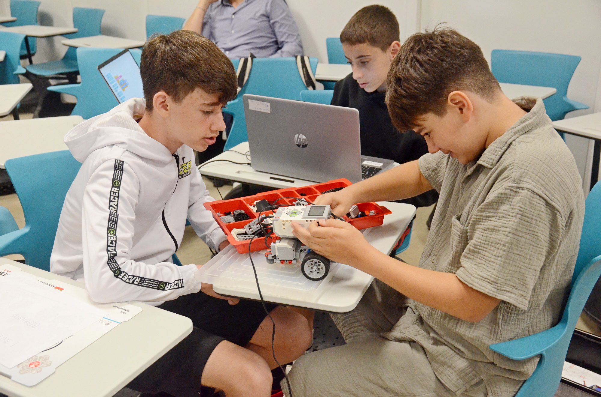 Studenti modificano il robot