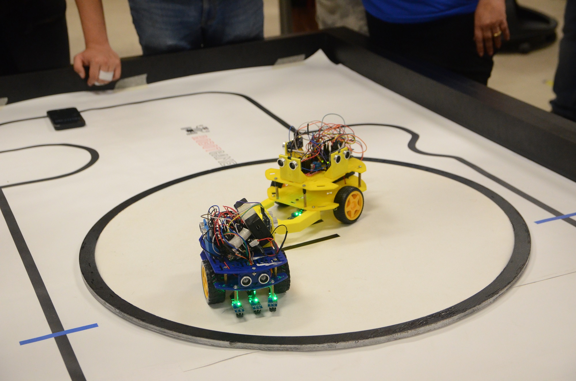 Robot partecipanti alla gara sumo